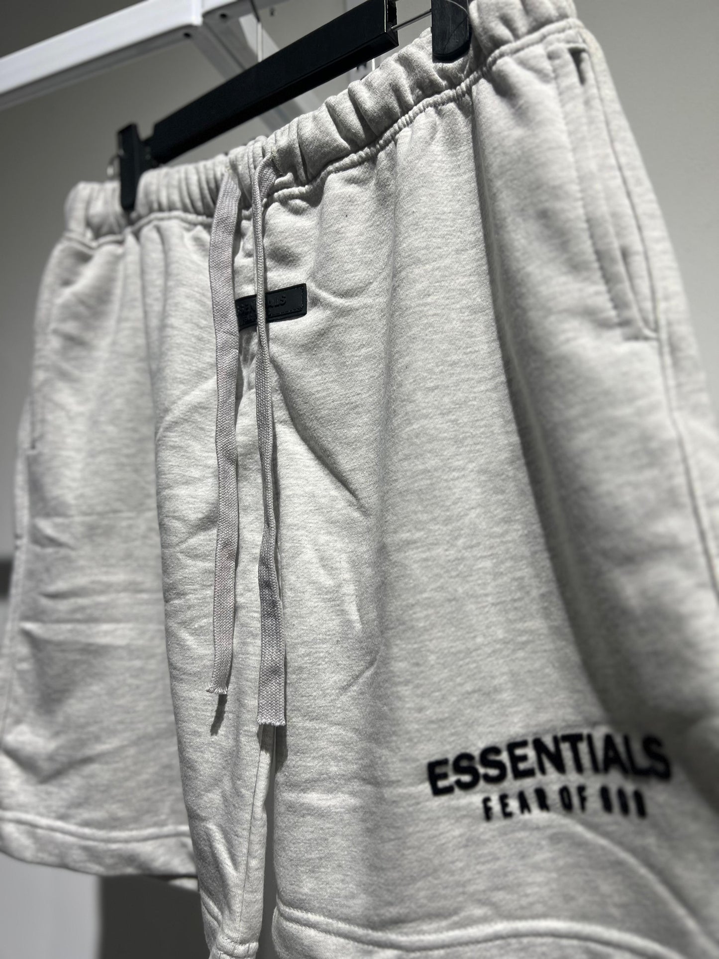 ESSENTIALS premium short