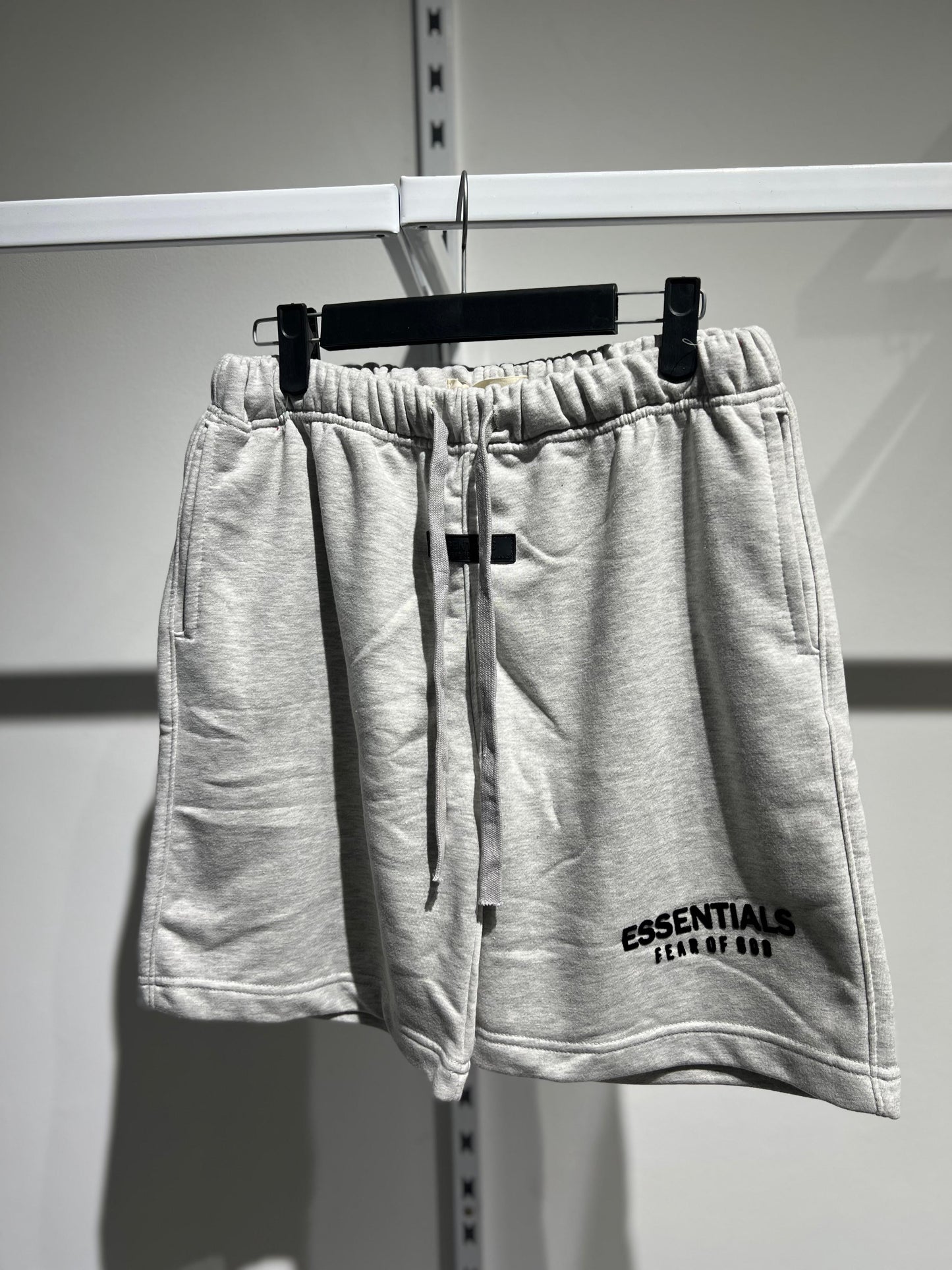 ESSENTIALS premium short