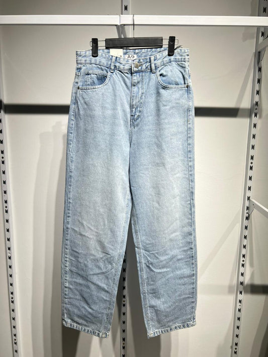 Light baggy jeans