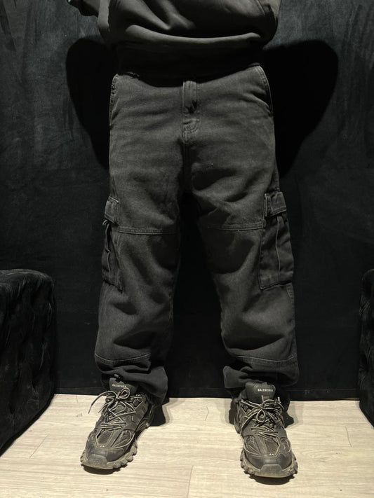 BLACK CARGO JEANS
